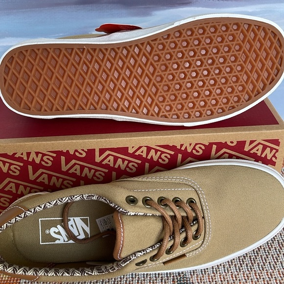 Vans WMNS Era 59
C&L Khaki/Chevron
VN0A38FSKHC
Sneakers - Picture 4 of 16